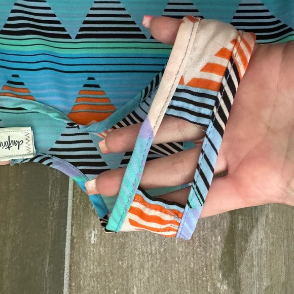 Daytrip Multicolor Geometric Tank Top - Picture 6 of 7